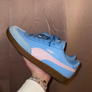 Puma Light Blue Sneakers with Pink Formstrip